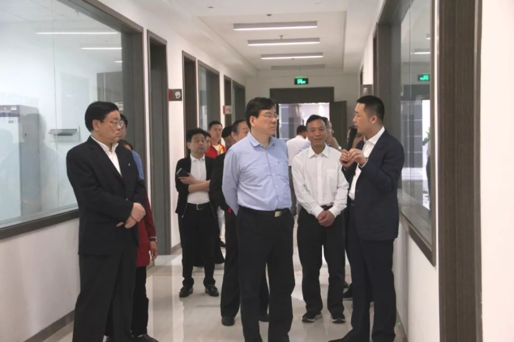 湖南省政協(xié)副主席、湖南省工商聯(lián)主席張健帶隊(duì)來到湖南賓之郎食品科技有限公司調(diào)研